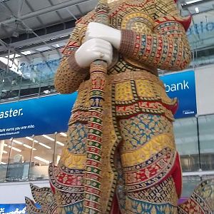 Статуя в аэропорту