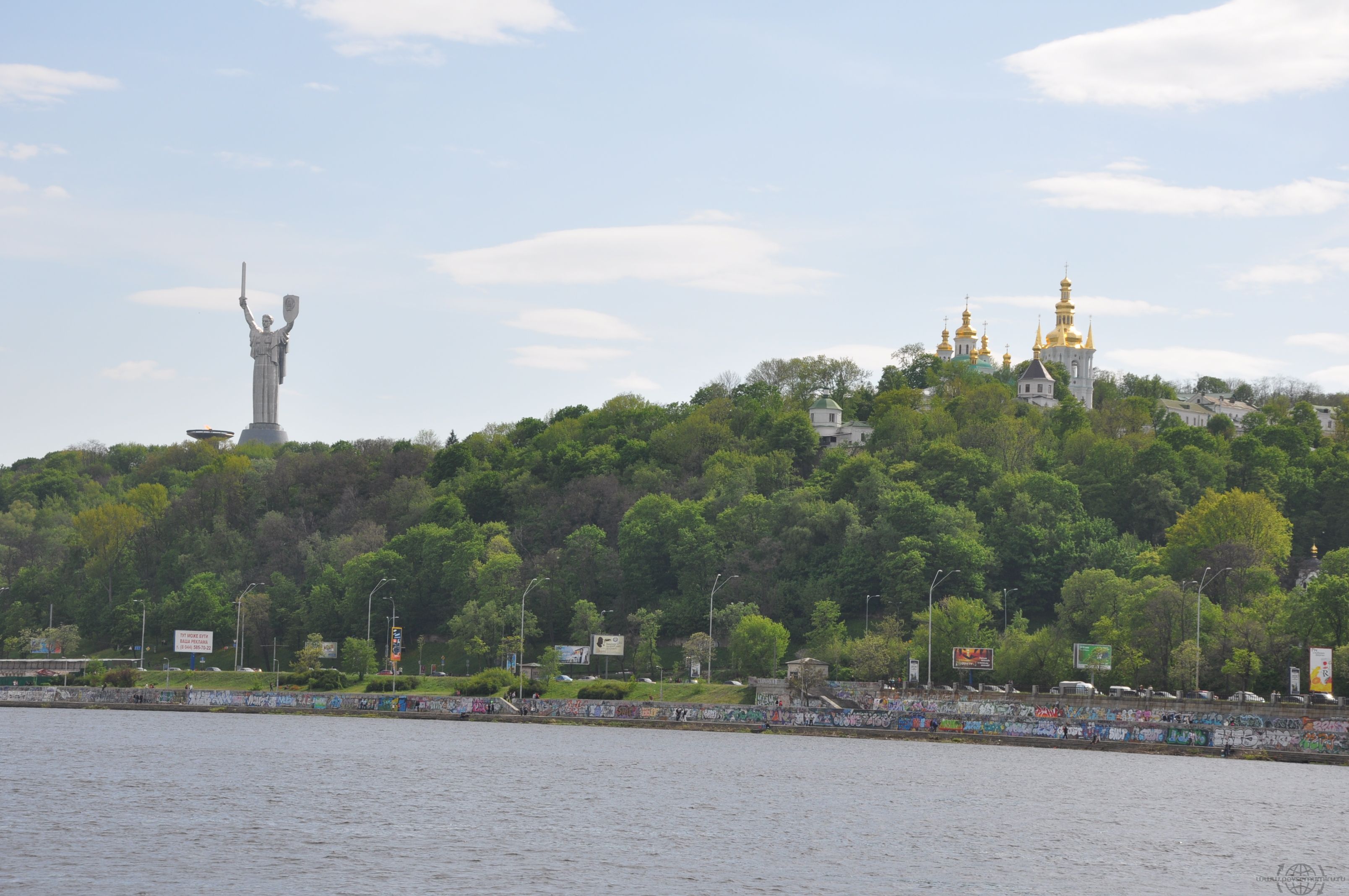 Вид на Киево-Печерскую Лавру с Днепра.